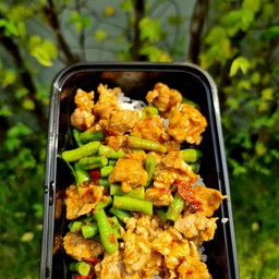 ข้าวราดผัดพริกแกงหมู