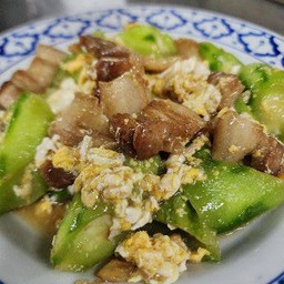 บวบผัดหมูสามชั้น