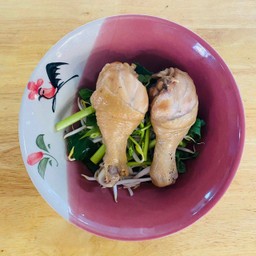 ก๋วยเตี๋ยวไก่ตุ๋น/น่อง(พิเศษ)