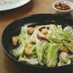 ผัดกะหล่ำปลีทอดน้ำปลา