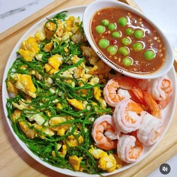 ชะอมผัดไข่ น้ำพริกกะปิ กุ้งลวก