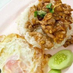 ไก่ทอดกะเทียม    ไข่ดาว