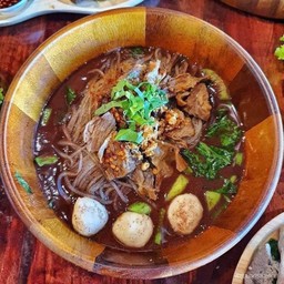 ก๋วยเตี๋ยวเรือหมูตุ๋น พิเศษ