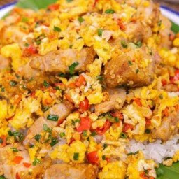 ข้าวไข่คั่วพริกเกลือ+หมูการอบ