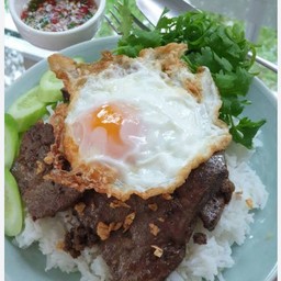 ตับทอดกะเทียม    ไข่ดาว