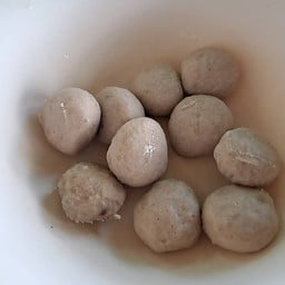 ลูกชิ้นลวก 6 ลูก