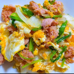 แหนมผัดไข่