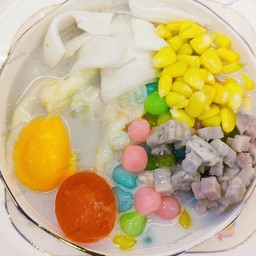 บัวลอยทรงเครื่องไข่คู่
