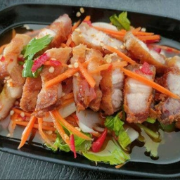 ยำหมูสามชั้นทอดกรอบ