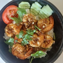 ข้าวหอมมะลิราดกุ้งกระเทียม