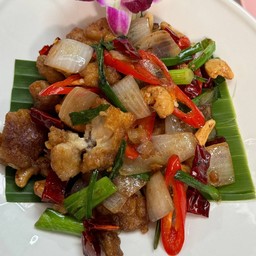 ผัดไก่ใส่เม็ดมะม่วงหิมพานต์