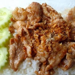 ข้าวหน้าหมูทอดนำ้จิ้มเเจ่ว