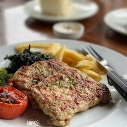 the charm tree steak & more ซอยร่มไทร