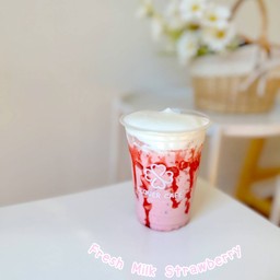 Strawberry Fresh Milk (นมสดสตรอเบอร์รี่)