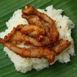ข้าวเหนียวหมูทอด