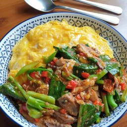 ข้าวไข่ข้น คะน้าผัดปลากระป๋อง