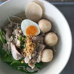 ป้าเปิ้ล(เตี๋ยวมะระ)ชินตา หน้าโรงเรียนดรุโนทัย