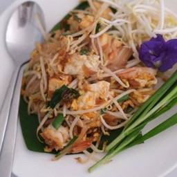 ผัดไทกุ้งสด