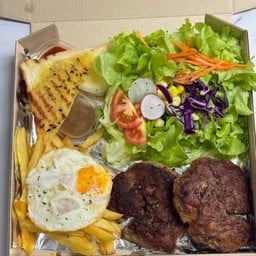 พอคลอยคู่หมูบดสเต็กในหนึ่งจาน