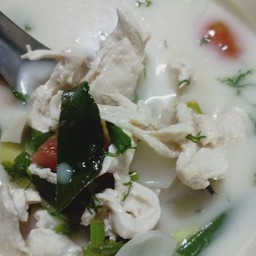 ต้มข่าไก่