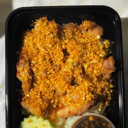 ข้าวหมูทอดกระเทียม