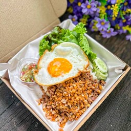 ข้าวไก่สับผัดกระเทียม ไข่ดาว