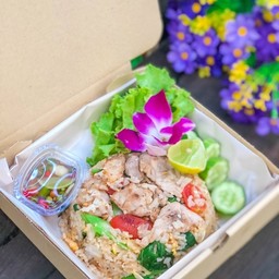 ข้าวผัดไก่ชิ้น