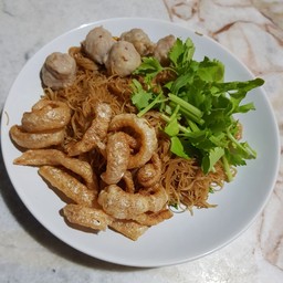 ป้าเพชร เตี๋ยวแห้งยำรสเด็ด 50 บาท รามคำแหง 68