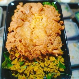 ข้าวคั่วกลิ้งไก่สับ-ไข่เจียว