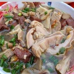 เกาเหลารวมมิตร(เป็ดเลือด กระเพาะหมู บะเต็ง)