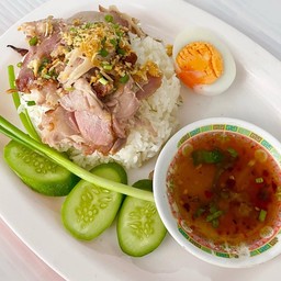 ข้าวหมูย่างไข่ต้มน้ำจิ้มแจ่ว