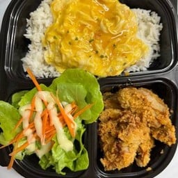ข้าวปีกไก่ทอดน้ำปลาไข่ข้น