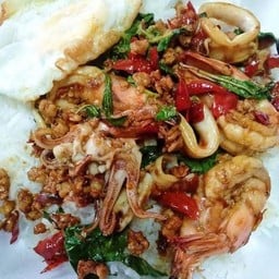 ครัวมีสุข อาหารตามสั่ง (สามแยก ตรงข้ามวัดศรีแสงทอง)