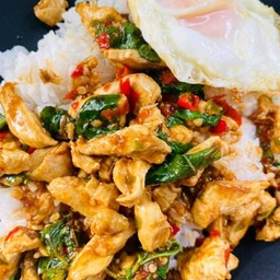 กระเพราไก่+ไข่ดาว