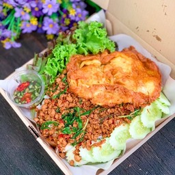 ยกถาดกะเพรา+ไข่เจียว