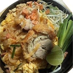 ผัดไทยหมูกรอบ