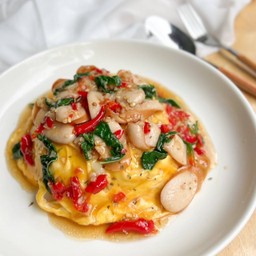 ข้าวไข่ข้นกระเพราไส้กรอกไก่