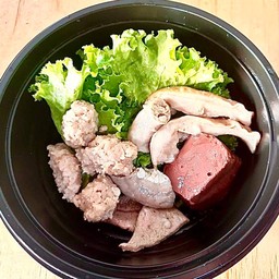 ต้มเลือดหมู(หมูสับก้อน+เลือด+เครื่องใน+ผัก)