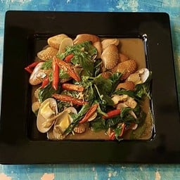 ผัดหอยลายน้ำพริกเผา