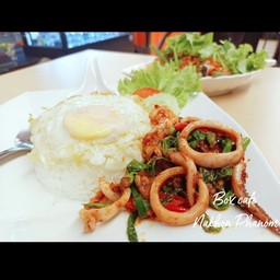 ผัดกะเพราปลาหมึกราดข้าว+ไข่ดาว