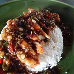 ข้าวราด ซอส ผัดเม็ดมะม่วง