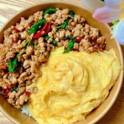 กะเพราพริกแห้ง น้องนุช