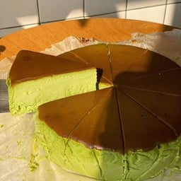 Matcha basque cheesecake (ชีสเค้กหน้าไหม้มัทฉะ)