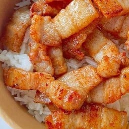 ข้าวหมูทอด บ้านคุณย่า วลัยลักษณ์