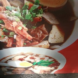 ก๋วยจั๊บหมู  ไก่  เครื่องใน