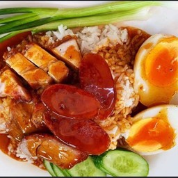 ข้าวหมูแดงผสมหมูกรอบ