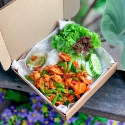 ข้าวผัดพริกแกงใส่ถั่วฝักยาว