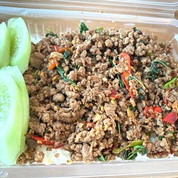 กะเพราเนื้อสับราดข้าว