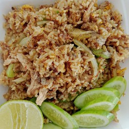 ข้าวผัดหมูกรอบ
