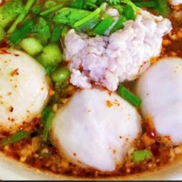 เกาเหลาต้มยำหมูเด้ง